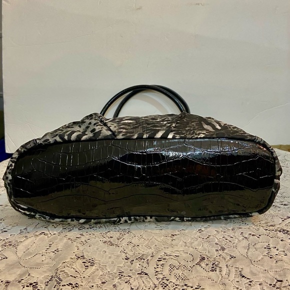 Sienna Ricchi (SR) Black- Gray Zebra Handbag 13.5in L x 10.5in H, x 4.5in W - Picture 9 of 12